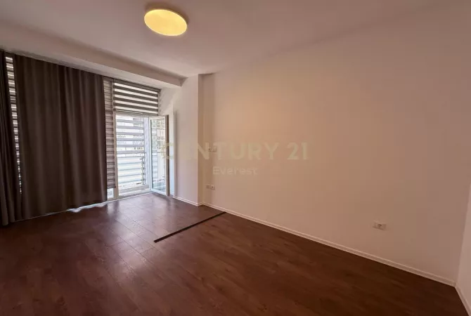 Ambient biznesi me qera 3+1 ne Tirane - 900 Euro