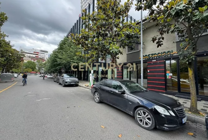 Ambient biznesi me qera 1+1 ne Tirane - 2,200 Euro