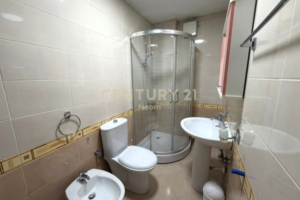 Shtepi me qera 2+1 ne Tirane - 800 Euro