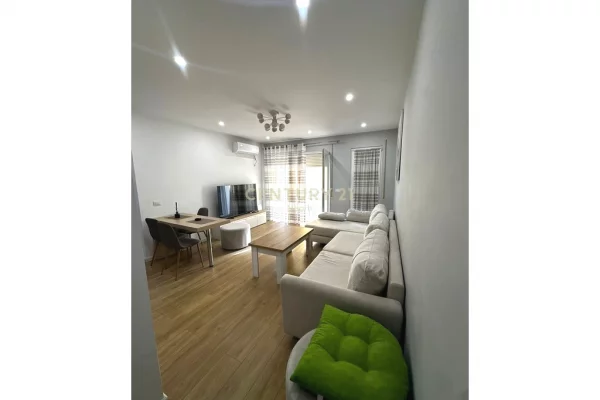 Shtepi me qera 2+1 ne Tirane - 800 Euro