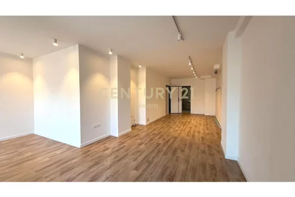 Jepet me qira ambient komercial te Myslym Shyri, prane shkolles “Arben Broci”