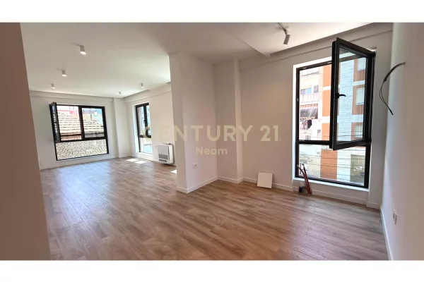 Ambient biznesi me qera 3+1 ne Tirane - 550 Euro