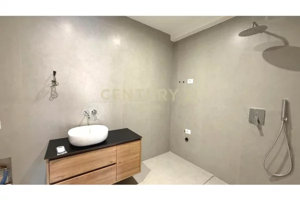 Ambient biznesi me qera 3+1 ne Tirane - 550 Euro