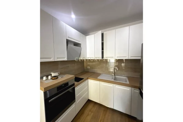 Shtepi me qera 2+1 ne Tirane - 800 Euro