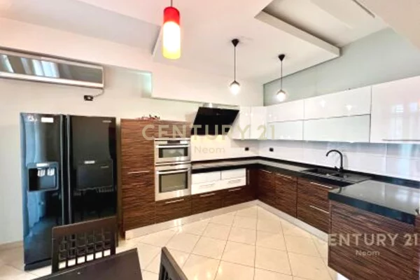 Shtepi me qera 2+1 ne Tirane - 800 Euro