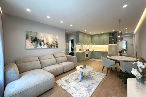 Shtepi me qera 2+1 ne Tirane - 1,200 Euro