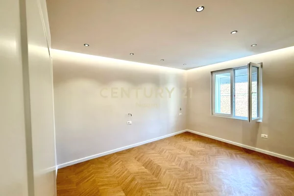 Shtepi ne shitje Apartament ne Tirane, 2+1, Mobilimi Bosh, pa mobiluar, Pagesa 244,000  Euro.