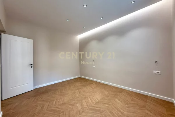 Shtepi ne shitje Apartament ne Tirane, 2+1, Mobilimi Bosh, pa mobiluar, Pagesa 244,000  Euro.