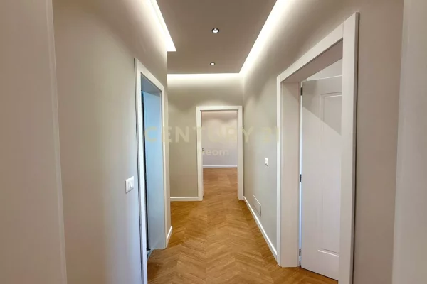 Shtepi ne shitje Apartament ne Tirane, 2+1, Mobilimi Bosh, pa mobiluar, Pagesa 244,000  Euro.