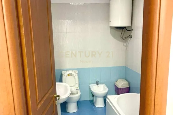 QIRA, ZYRE - 125 m2 me POST PARKIMI, LICEU ARTISTIK‼️