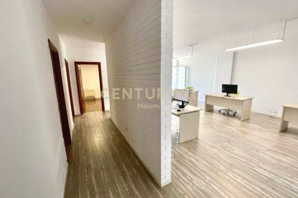 Ambient biznesi me qera 3+1 ne Tirane - 1,600 Euro