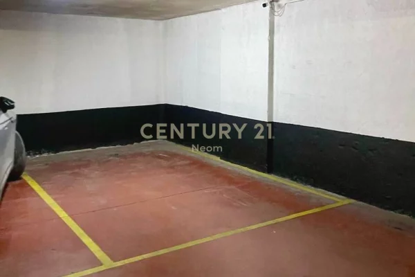 QIRA, ZYRE - 125 m2 me POST PARKIMI, LICEU ARTISTIK‼️