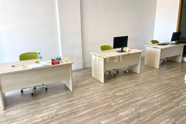 Ambient biznesi me qera 3+1 ne Tirane - 1,600 Euro