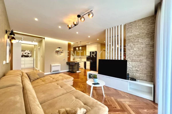 Shtepi me qera 3+1 ne Tirane - 1,600 Euro