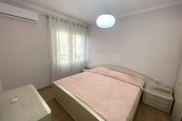 Shtepi me qera Apartament ne Tirane, 2+1, Mobilimi E mobiluar, Pagesa 900  Euro.
