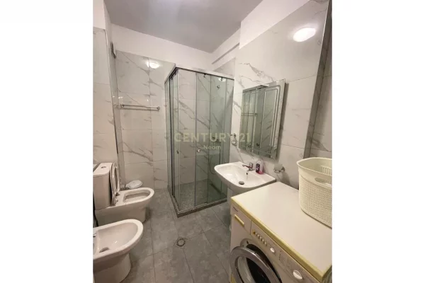 Shtepi me qera Apartament ne Tirane, 2+1, Mobilimi E mobiluar, Pagesa 900  Euro.