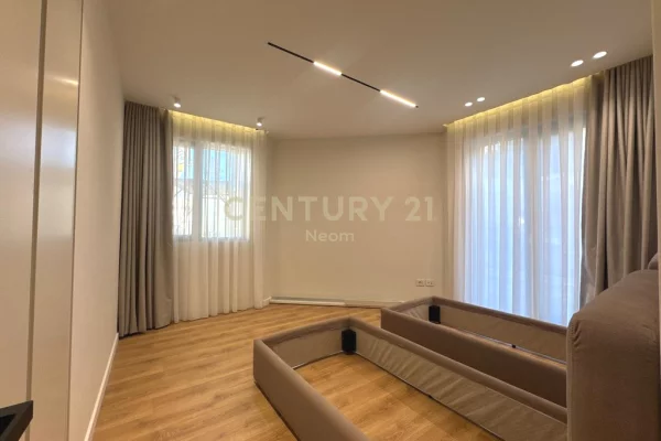 Shtepi me qera Apartament ne Tirane, 2+1, Mobilimi E mobiluar, Pagesa 2,200  Euro.