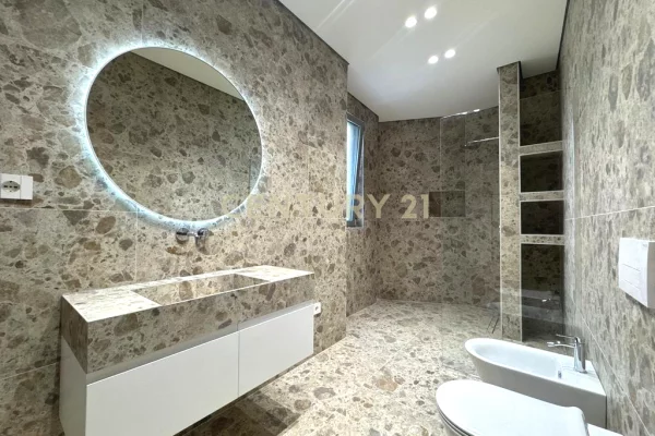 Shtepi me qera Apartament ne Tirane, 2+1, Mobilimi E mobiluar, Pagesa 2,200  Euro.