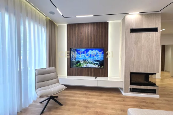 Casa in affitto 2+1 a Tirana - 2,100 Euro