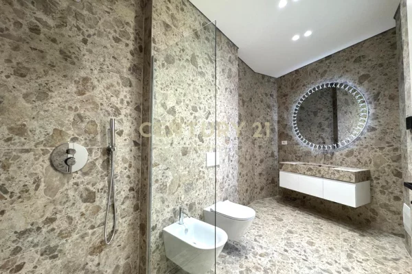 Shtepi me qera Apartament ne Tirane, 2+1, Mobilimi E mobiluar, Pagesa 2,100  Euro.