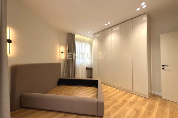 Shtepi me qera Apartament ne Tirane, 2+1, Mobilimi E mobiluar, Pagesa 2,100  Euro.