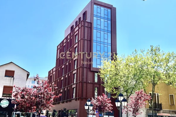 Ambient biznesi me qera 3+1 ne Tirane - 1,000 Euro
