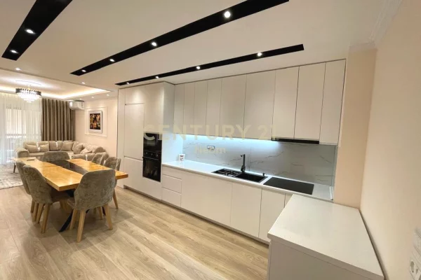 Shtepi me qera 2+1 ne Tirane - 1,200 Euro