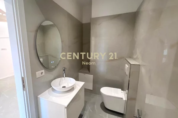 Qira,Ambjent Biznesi 140 M2 prane Zogut te Zi