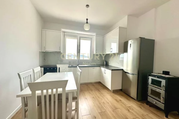 Shtepi me qera 3+1 ne Tirane - 1,550 Euro