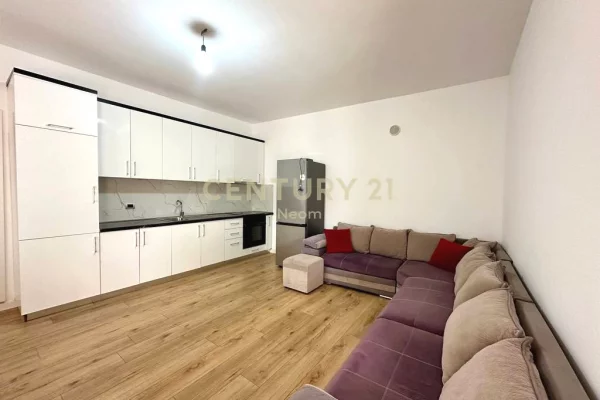 Shtepi me qera Shtepi Private ne Tirane, 3+1, Mobilimi E mobiluar, Pagesa 1,550  Euro.