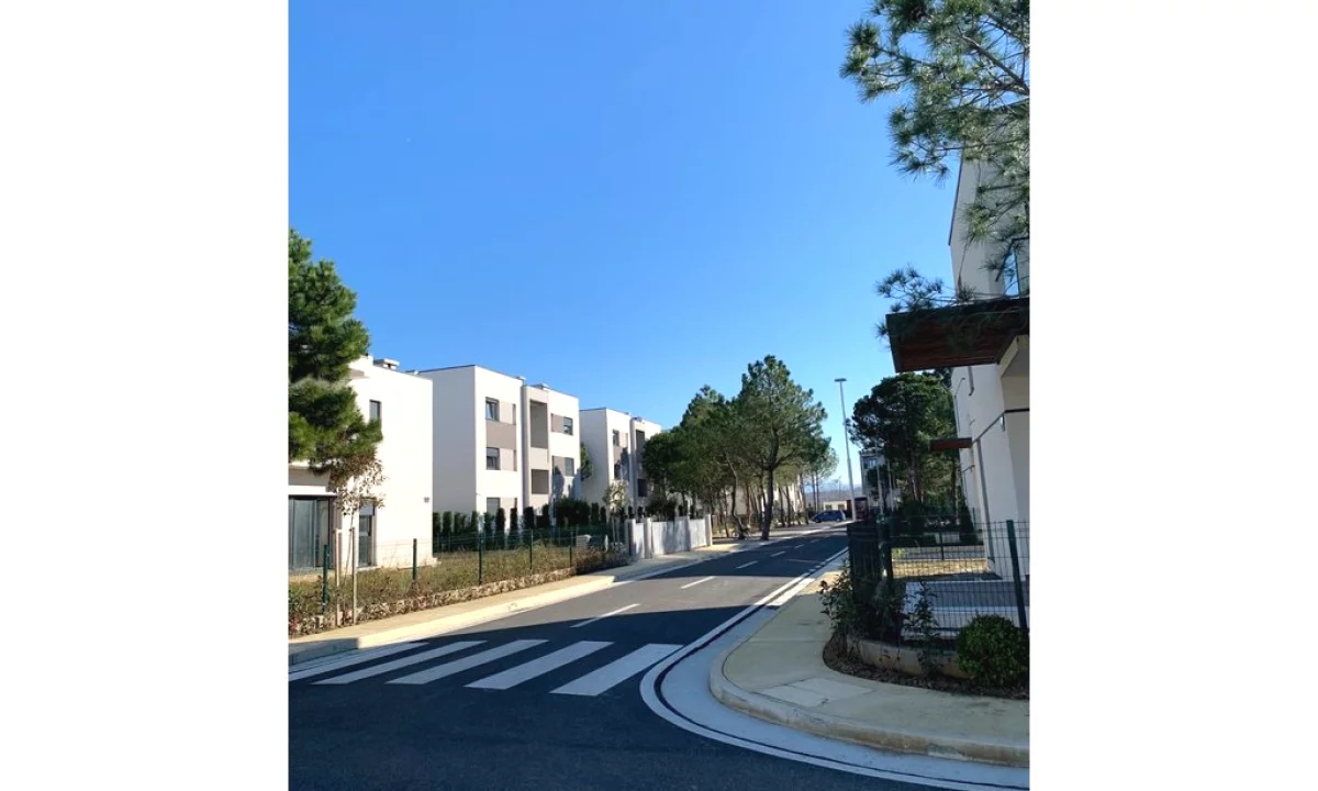 Shtepi me qera Apartament ne Durres, 2+1, Mobilimi E mobiluar, Pagesa 8,000  Euro.