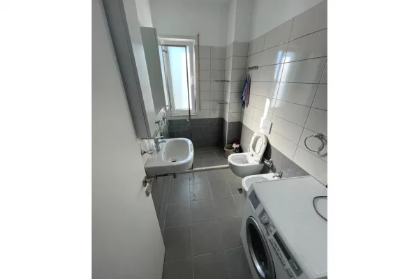 Shtepi me qera Apartament ne Durres, 2+1, Mobilimi E mobiluar, Pagesa 8,000  Euro.