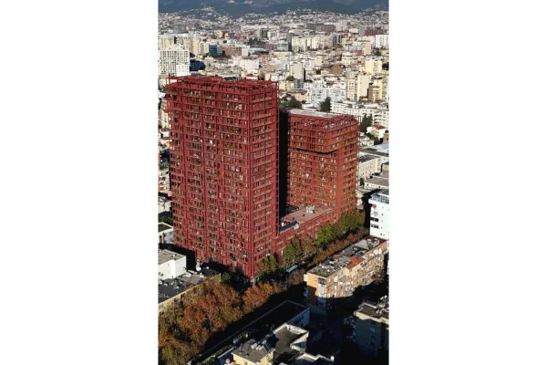 Ambient biznesi me qera 3+1 ne Tirane - 1,200 Euro