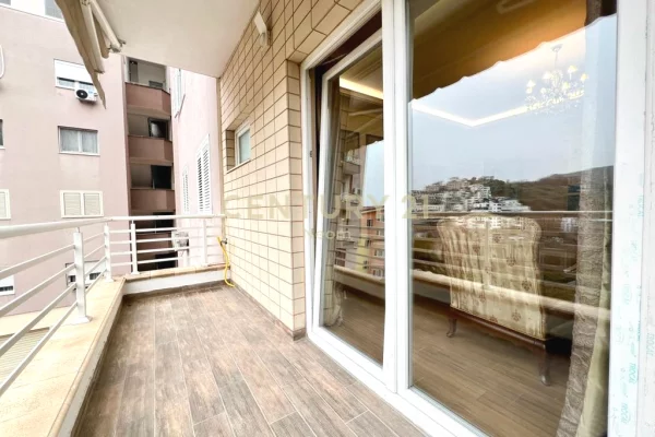 Shtepi me qera Apartament ne Tirane, 2+1, Mobilimi E mobiluar, Pagesa 900  Euro.