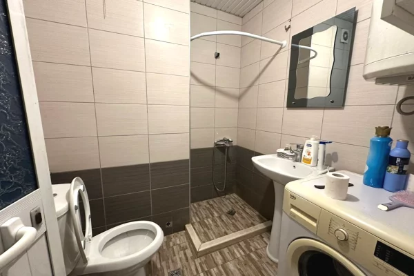 Shtepi me qera Apartament ne Tirane, 2+1, Mobilimi E mobiluar, Pagesa 600  Euro.