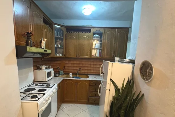 Shtepi me qera Apartament ne Tirane, 2+1, Mobilimi E mobiluar, Pagesa 600  Euro.