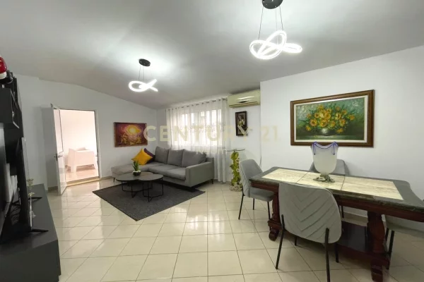 Shtepi me qera Apartament ne Tirane, 2+1, Mobilimi E mobiluar, Pagesa 750  Euro.