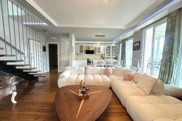 Duplex Per Qira 2+1+2 Me Verande – Liqeni i Thate