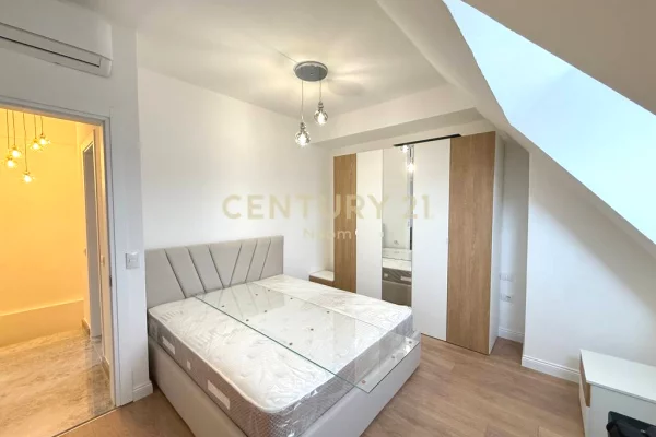 Shtepi me qera Duplex(shtepi me 2 kate) ne Tirane, 3+1, Mobilimi E mobiluar, Pagesa 1,300  Euro.