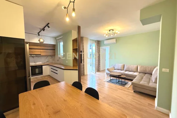 Shtepi me qera Duplex(shtepi me 2 kate) ne Tirane, 3+1, Mobilimi E mobiluar, Pagesa 1,300  Euro.