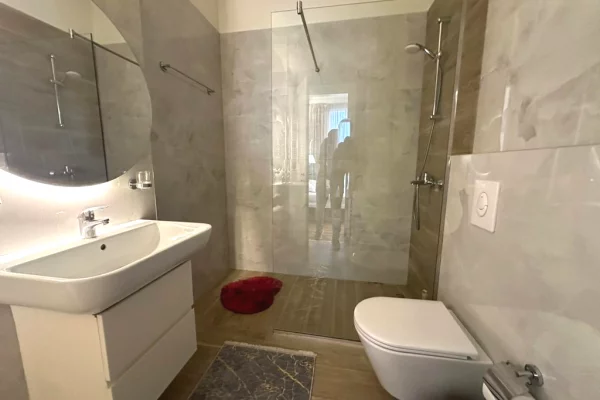 Appartamento in affitto a Tirana 2+1, Arredato