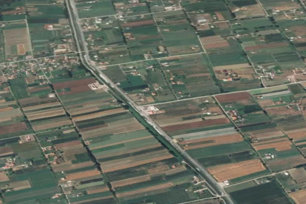 Truall ose Toke  ne Lezhe - 46,000 Euro