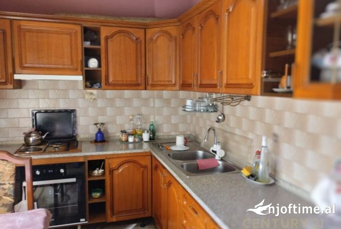 Shtepi me qera Apartament ne Tirane, 2+1, Mobilimi E mobiluar, Pagesa 650  Euro.
