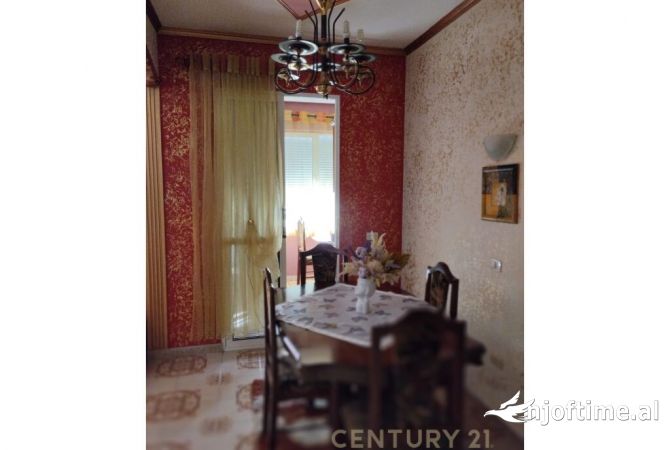 Shtepi me qera Apartament ne Tirane, 2+1, Mobilimi E mobiluar, Pagesa 650  Euro.