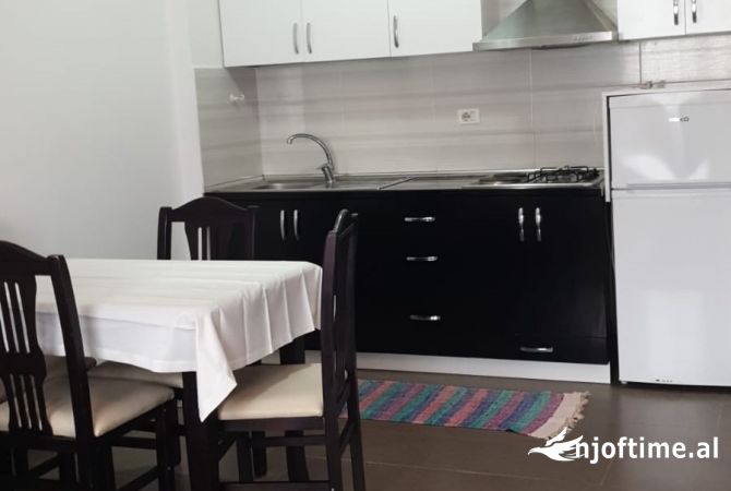 Shtepi ne shitje Apartament ne Tirane, 1+1, Mobilimi E mobiluar, Pagesa 98,000  Euro.