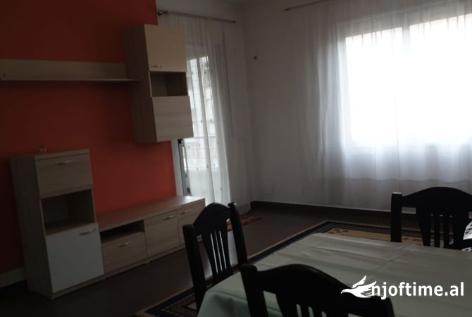 Shtepi ne shitje Apartament ne Tirane, 1+1, Mobilimi E mobiluar, Pagesa 98,000  Euro.