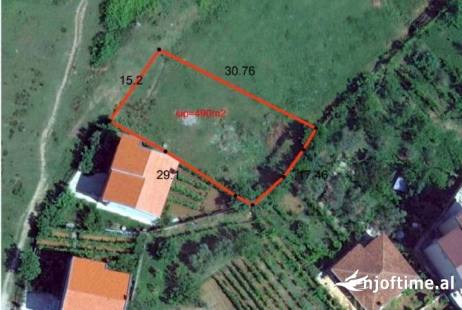 Truall ose Toke ne Tirane - 100,000 Euro