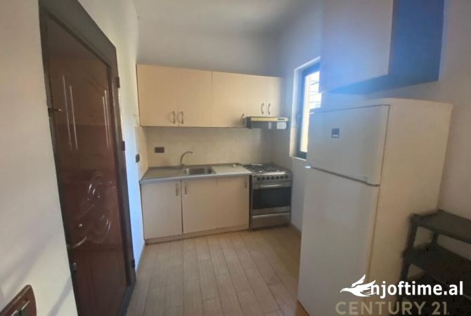 Shtepi ne shitje Apartament ne Tirane, 1+1, Mobilimi E mobiluar, Pagesa 102,000  Euro.