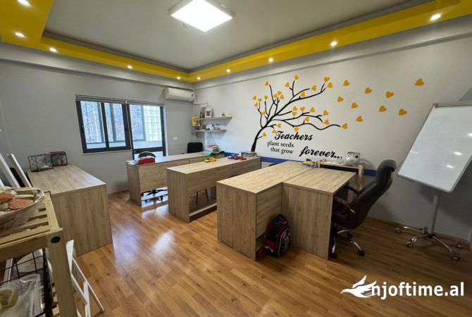 Ambient biznesi me qera 2+1 ne Tirane - 650 Euro