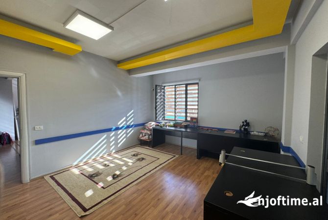 Jepet me qira ambient biznesi Rruga Bardhyl